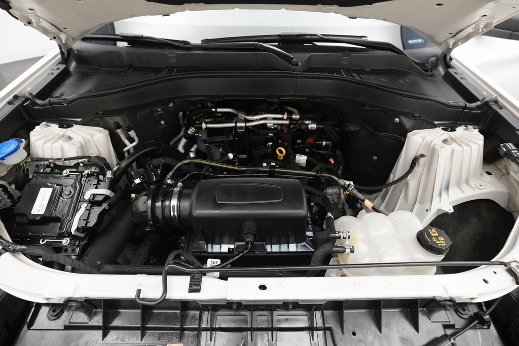 Used 2021 Ford Explorer XLT w/ XLT Sport Appearance Package image 3