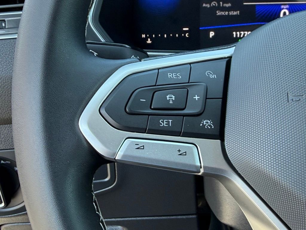 Used 2023 Volkswagen Tiguan SE image 17