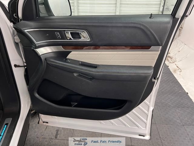 Used 2016 Ford Explorer Platinum image 41