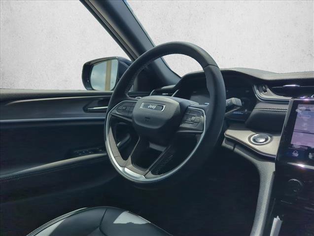 Used 2025 Jeep Grand Cherokee Limited RWD image 26
