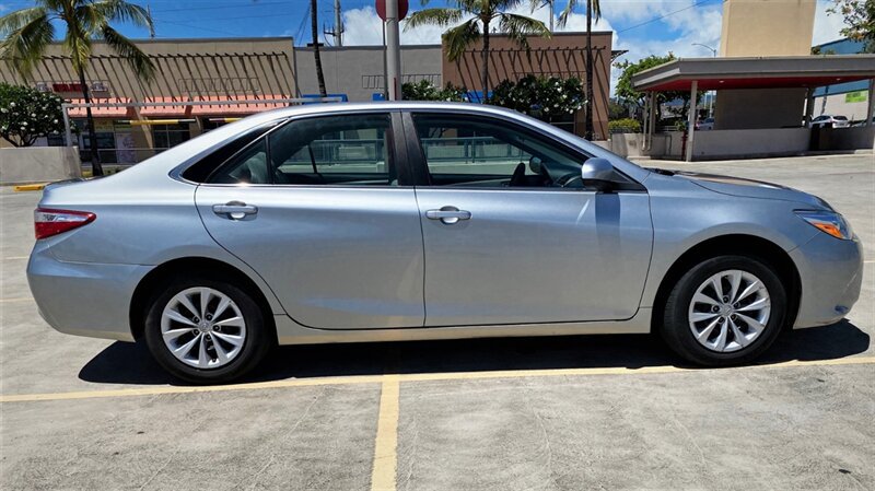 Used 2017 Toyota Camry LE FWD image 7