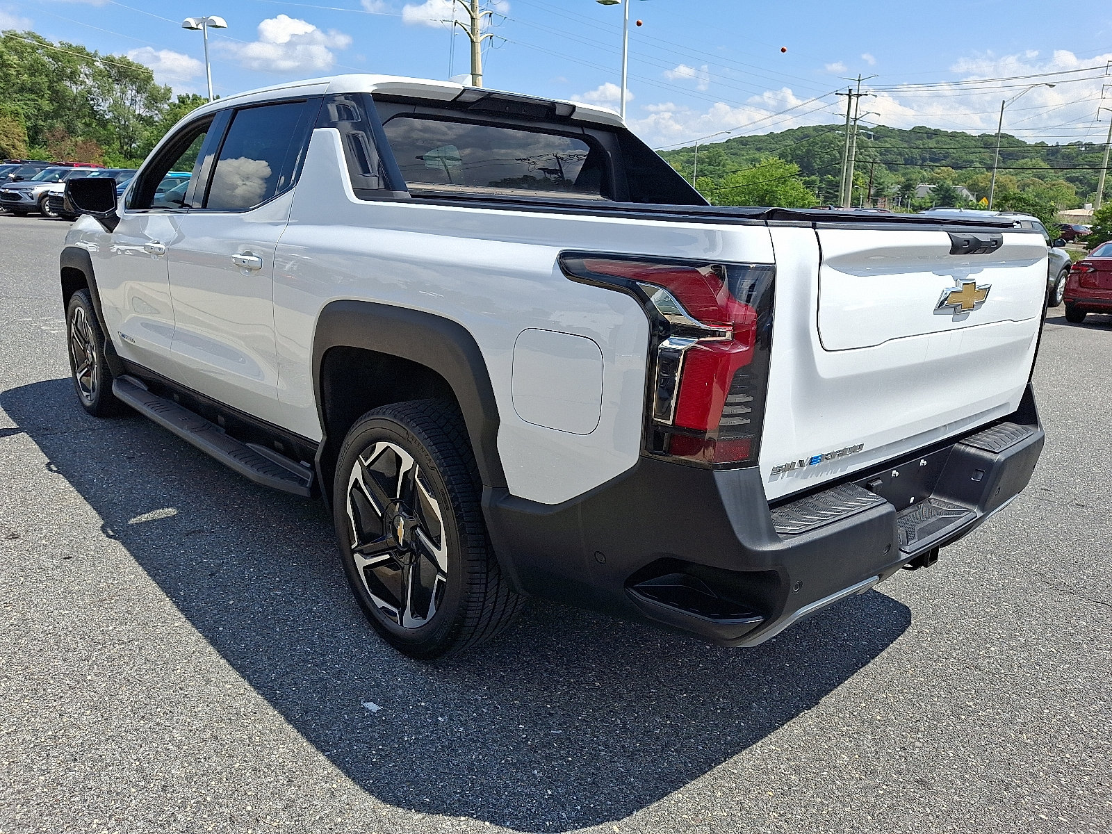 Certified 2026 Chevrolet Silverado EV LT AWD/4WD image 5