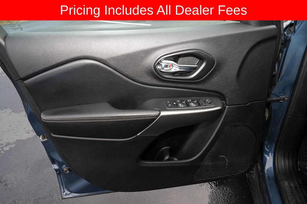 Used 2021 Jeep Cherokee Latitude AWD/4WD image 10