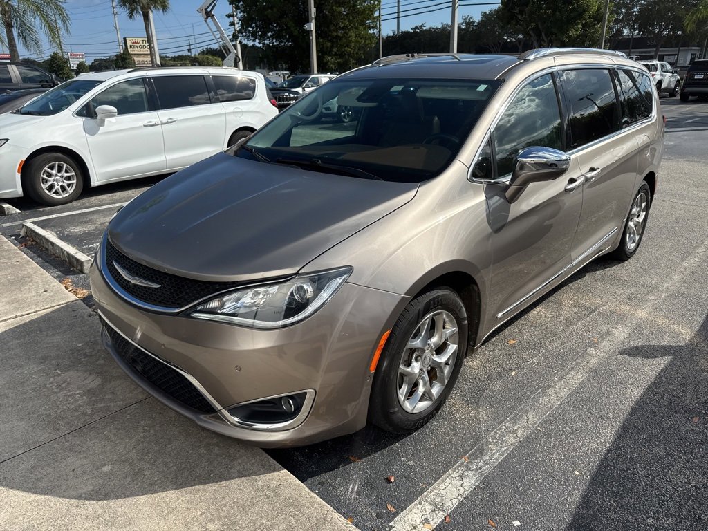Used 2018 Chrysler Pacifica Limited w/ Advanced Safetytec Group image 3