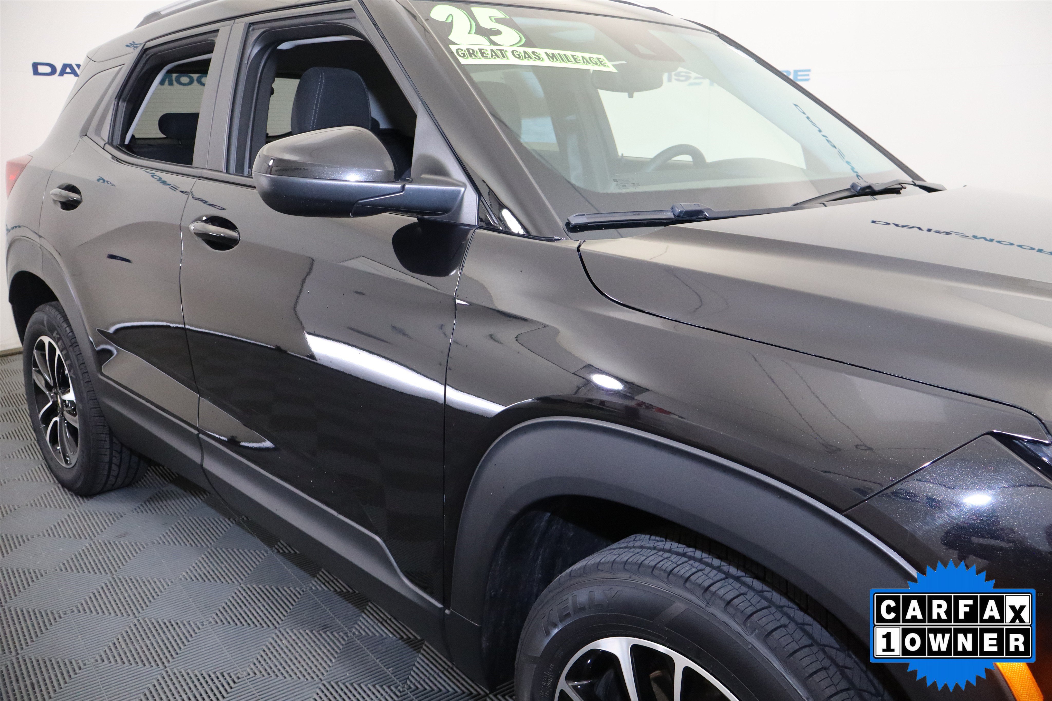 Used 2025 Chevrolet TrailBlazer LT AWD/4WD image 4