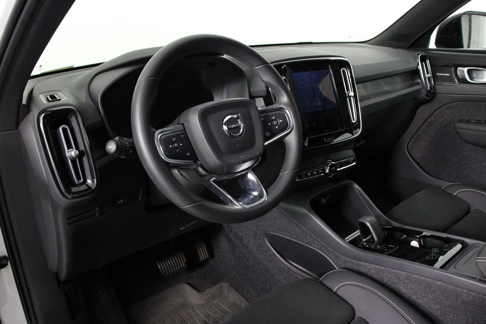 Used 2023 Volvo XC40 Recharge Ultimate w/ Protection Package Premier AWD/4WD image 14