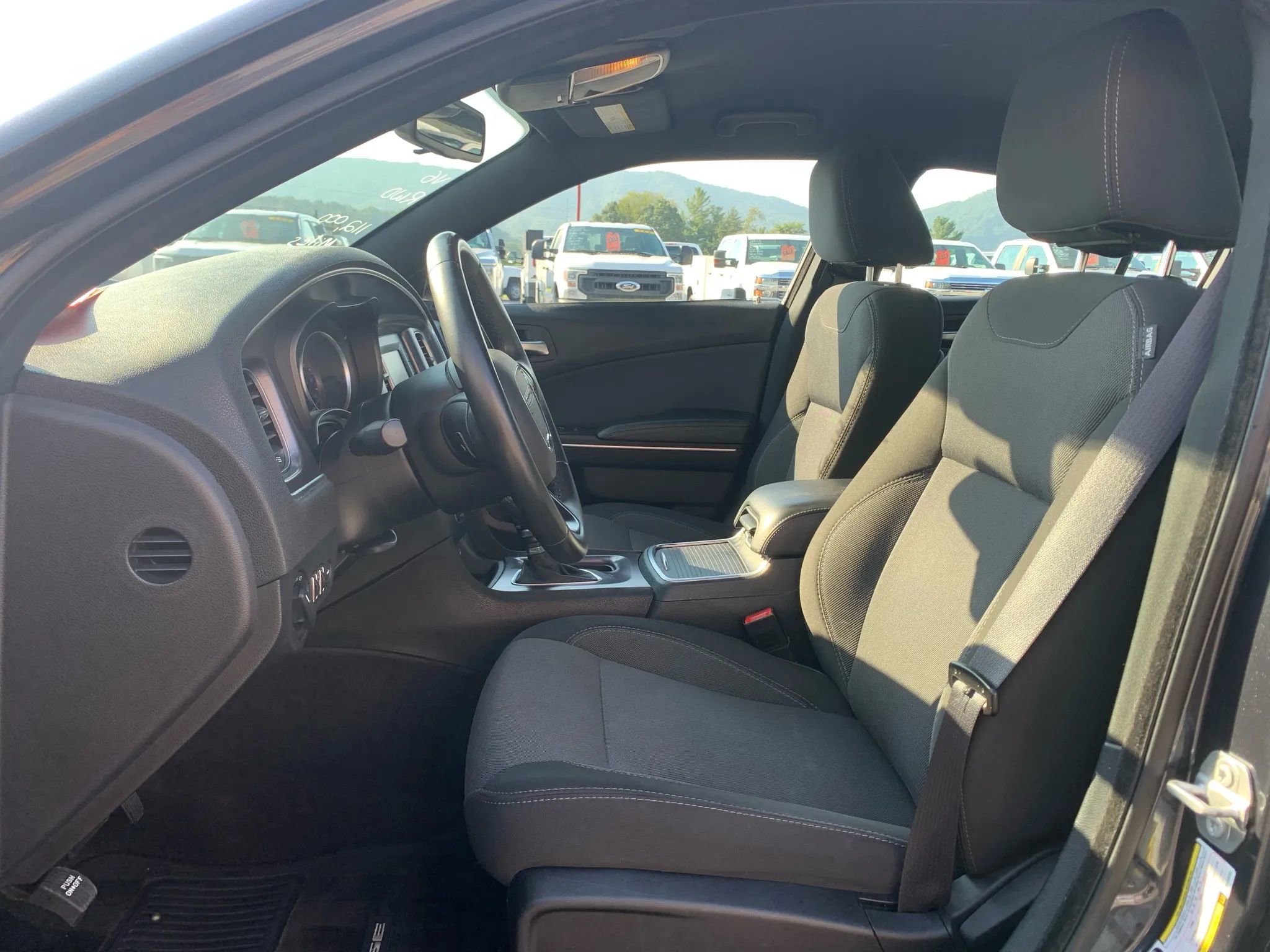 Used 2016 Dodge Charger SE RWD image 9
