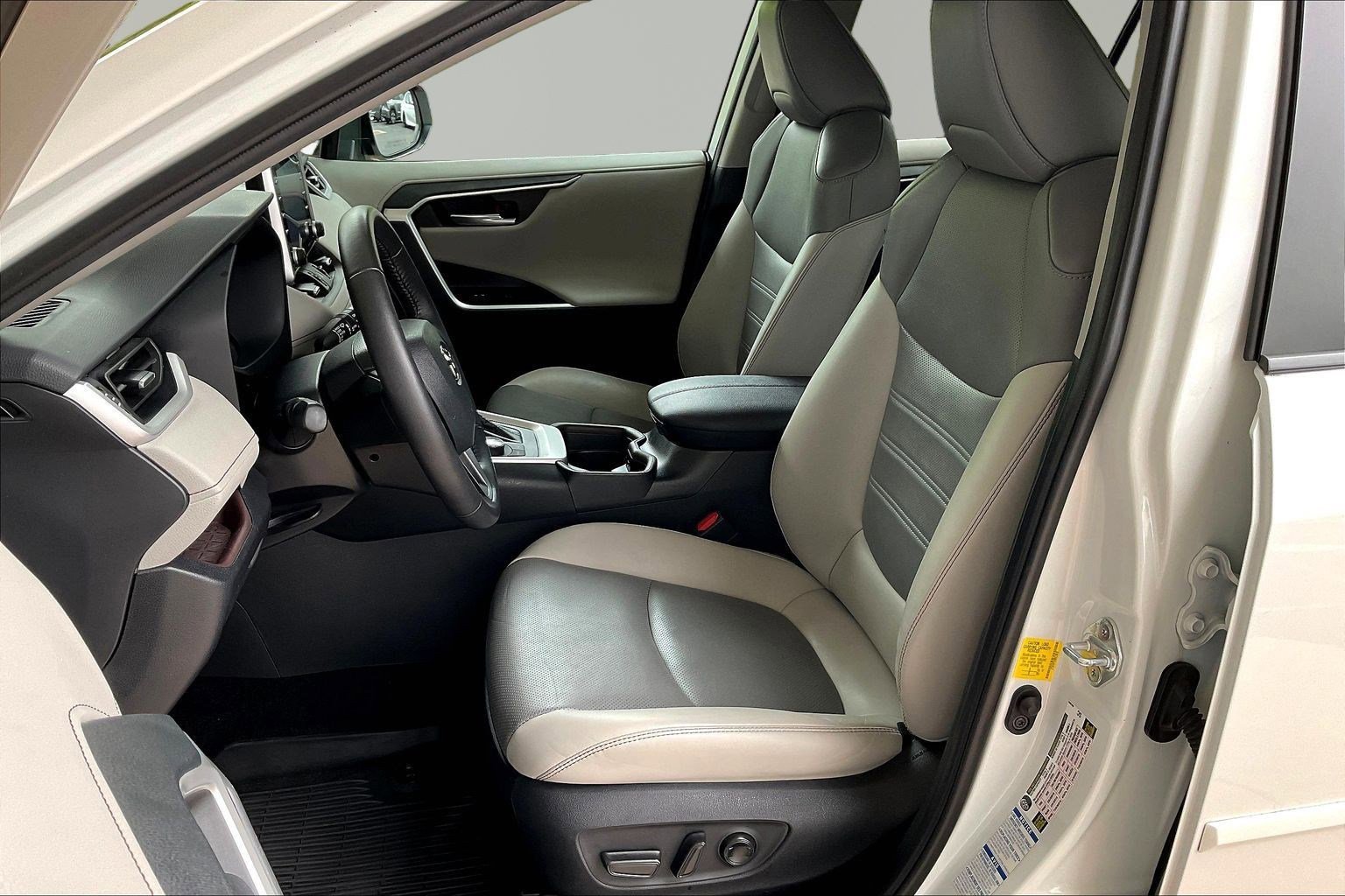 Used 2021 Toyota RAV4 Limited AWD/4WD image 21