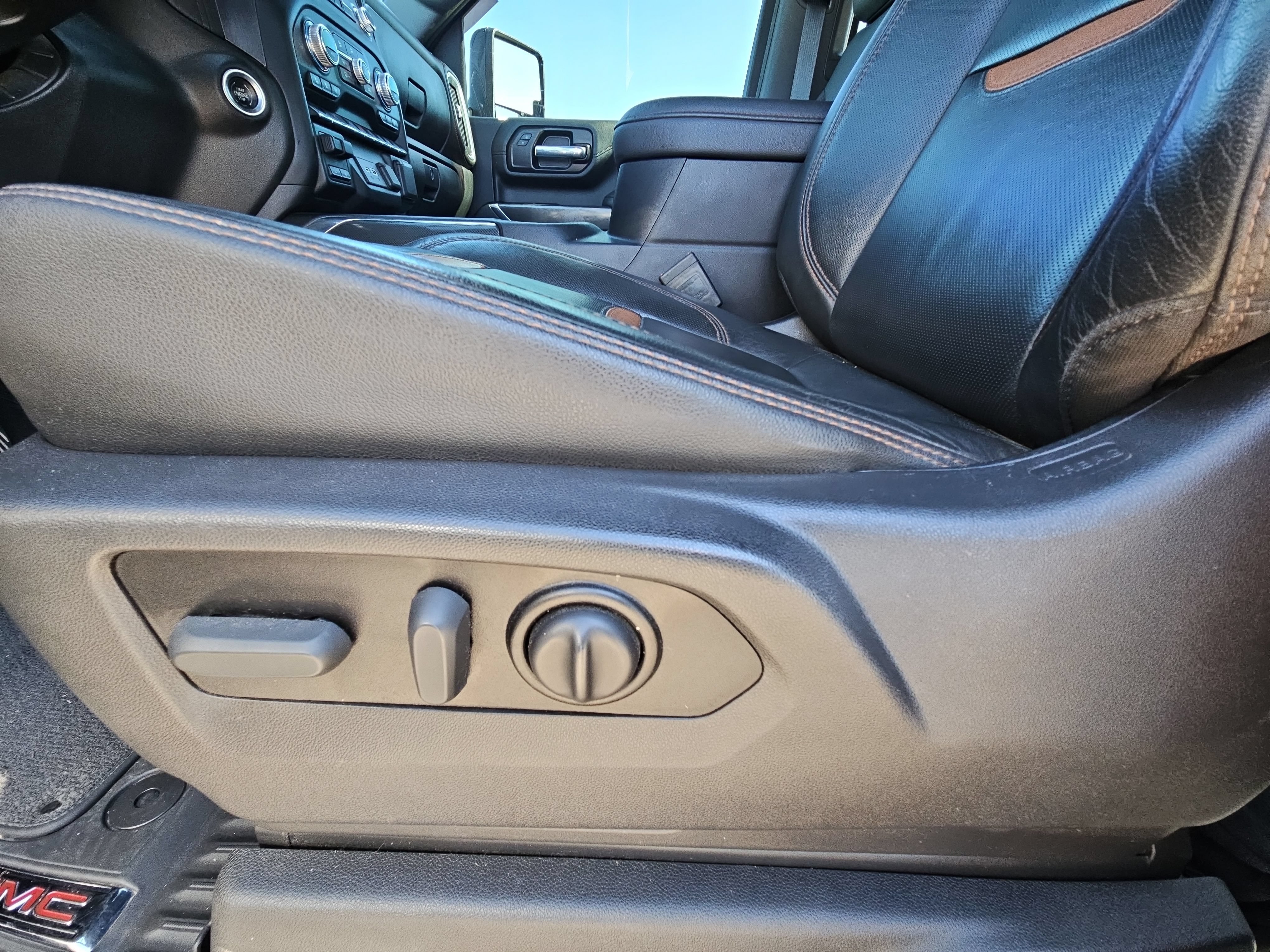 Used 2022 GMC Sierra 3500 AT4 AWD/4WD image 19