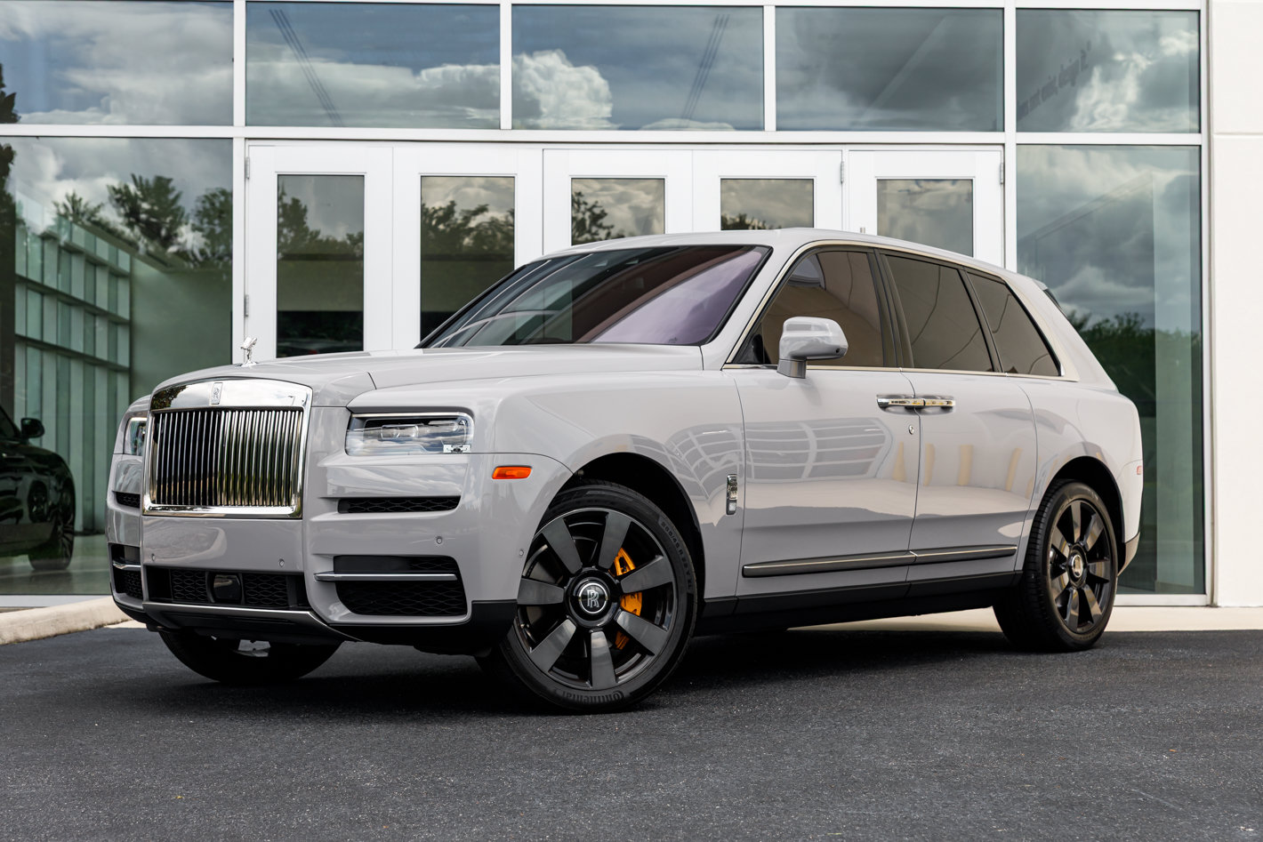 Certified 2024 Rolls-Royce Cullinan w/ Interior Detailing Package AWD/4WD image 4