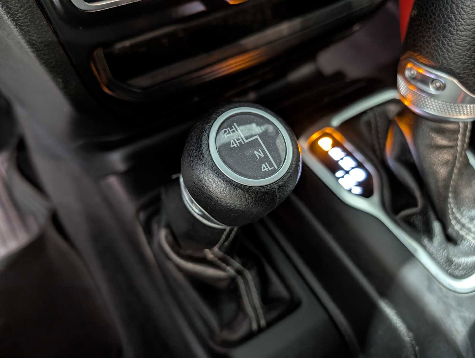 Used 2020 Jeep Wrangler Unlimited Sahara AWD/4WD image 28