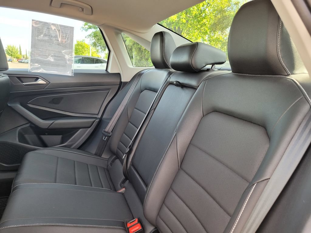 Used 2022 Volkswagen Jetta SE FWD image 14