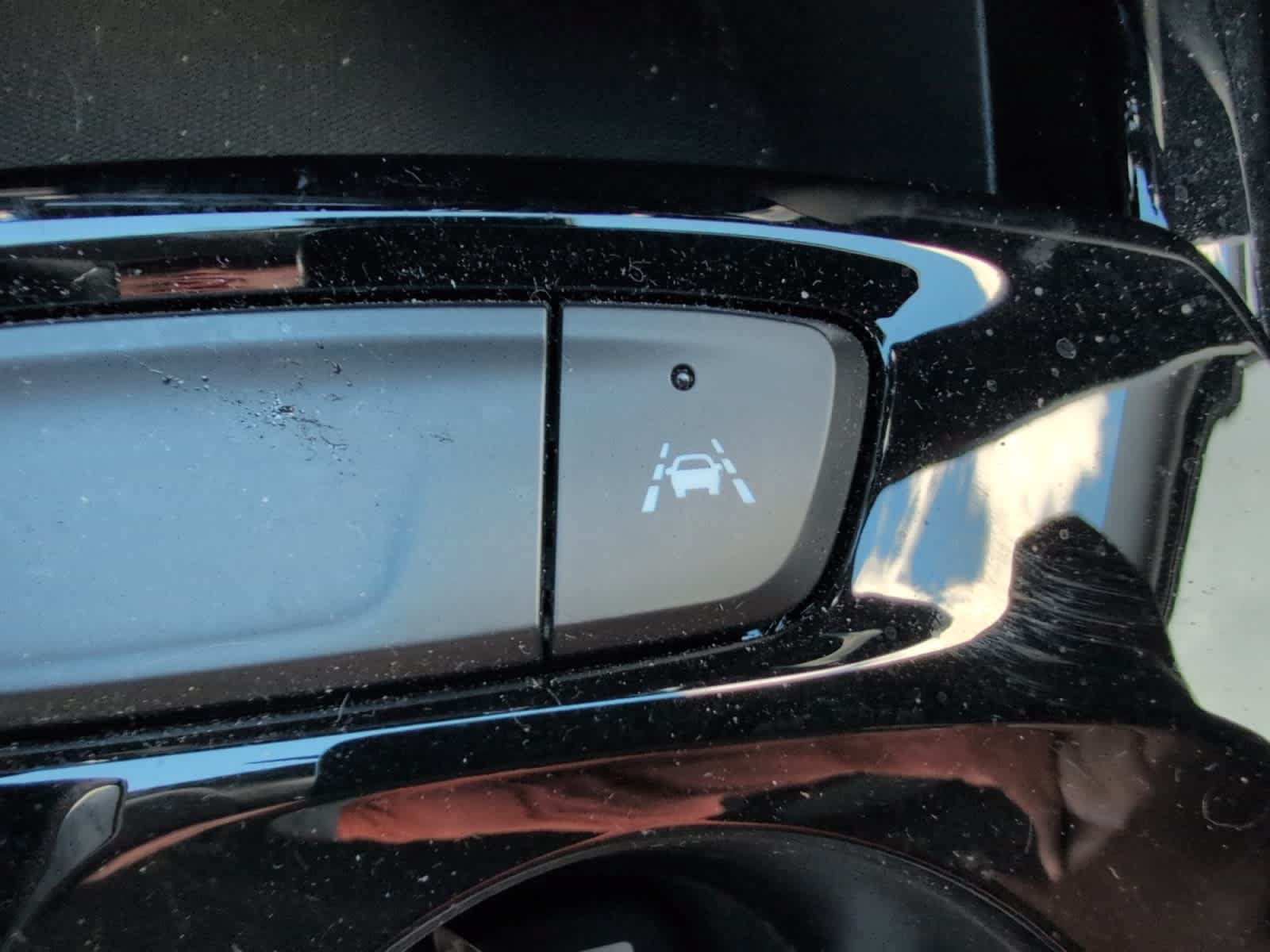 Used 2025 Chevrolet Trax LT FWD image 26