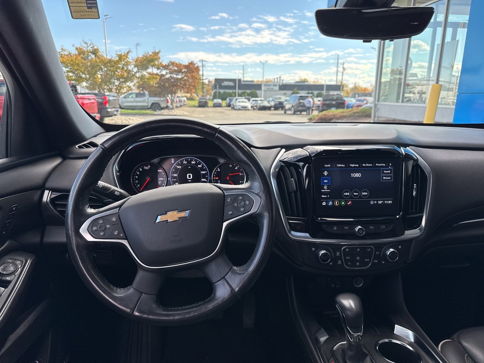 Used 2022 Chevrolet Traverse Premier image 2