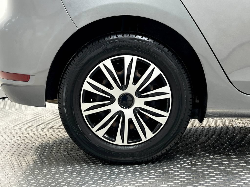 Used 2013 Volkswagen Golf 4-Door FWD image 33