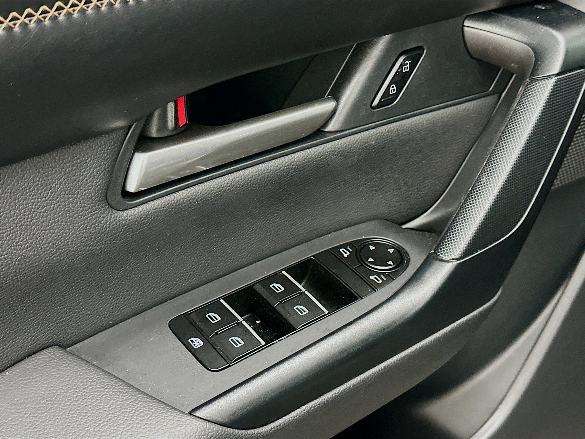 Used 2025 MAZDA CX-50 AWD 2.5 Hybrid w/ Premium Pkg image 15