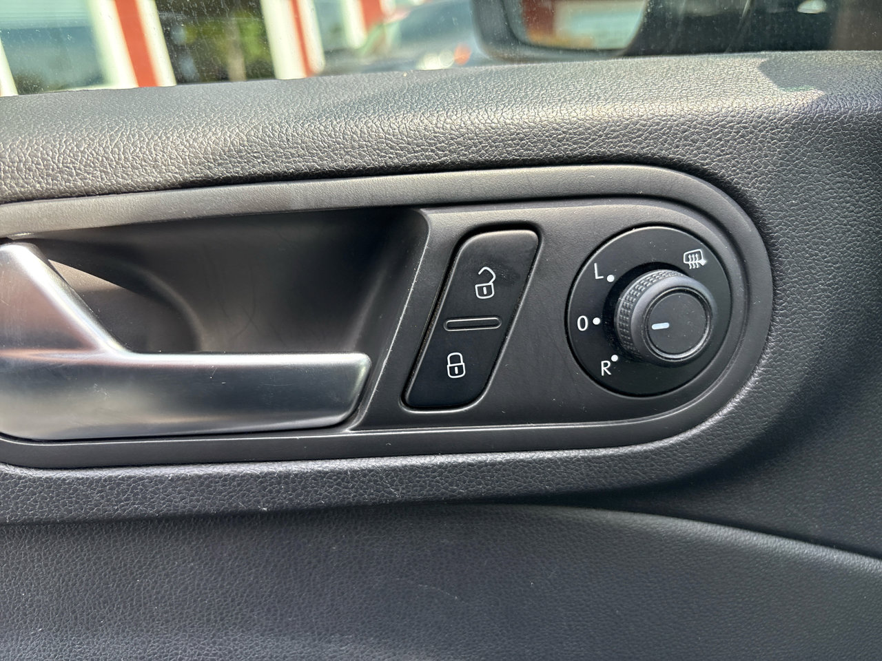 Used 2019 Volkswagen Beetle 2.0T S image 8