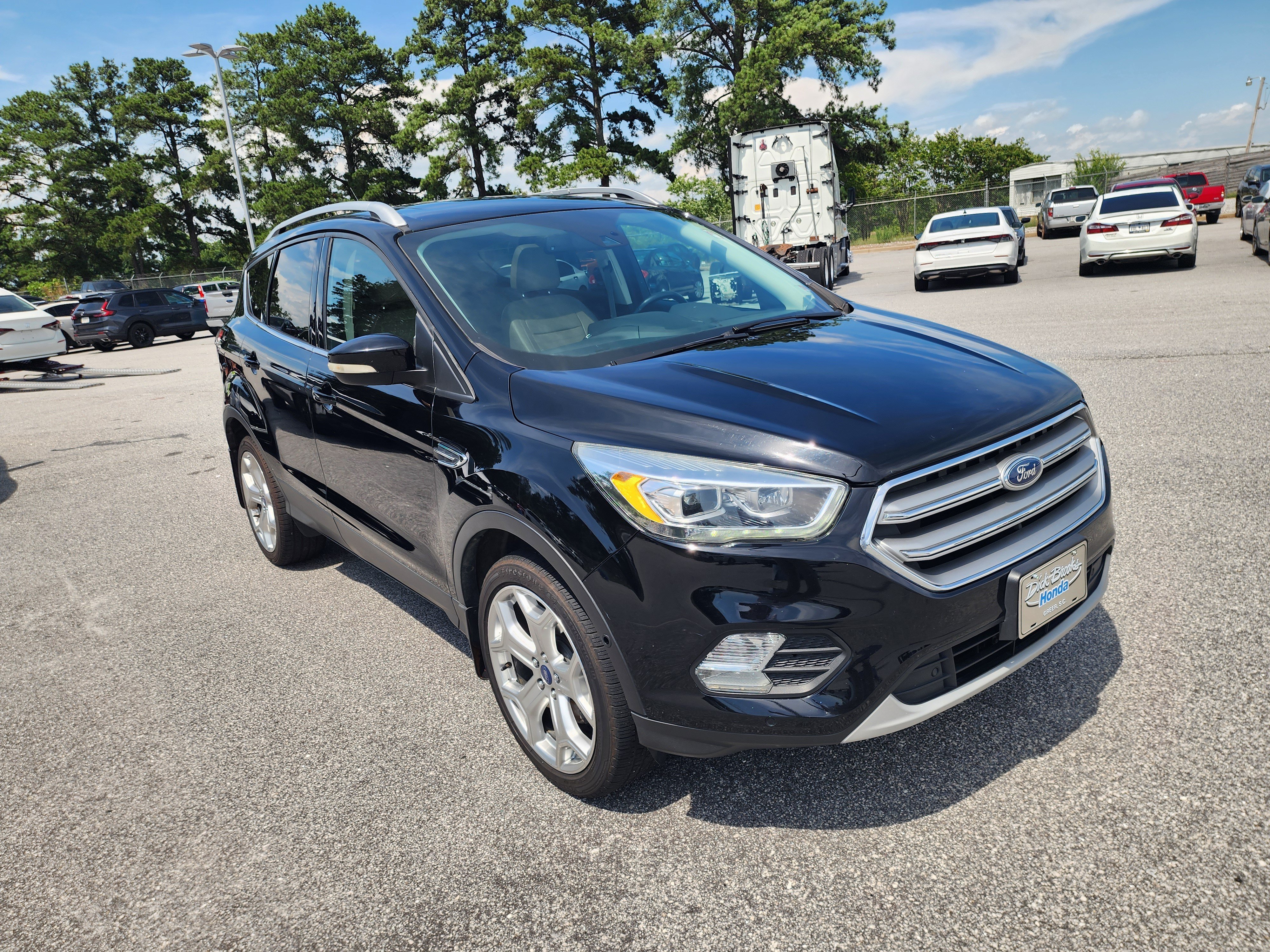 Used 2017 Ford Escape Titanium w/ Equipment Group 301A AWD/4WD image 2