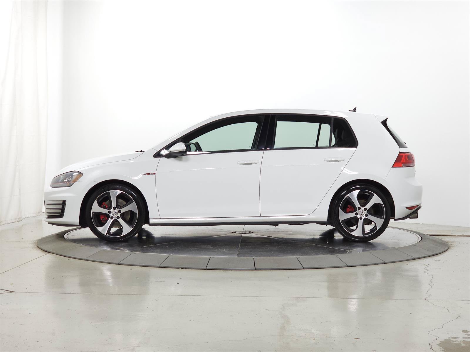 Used 2016 Volkswagen GTI SE FWD image 4