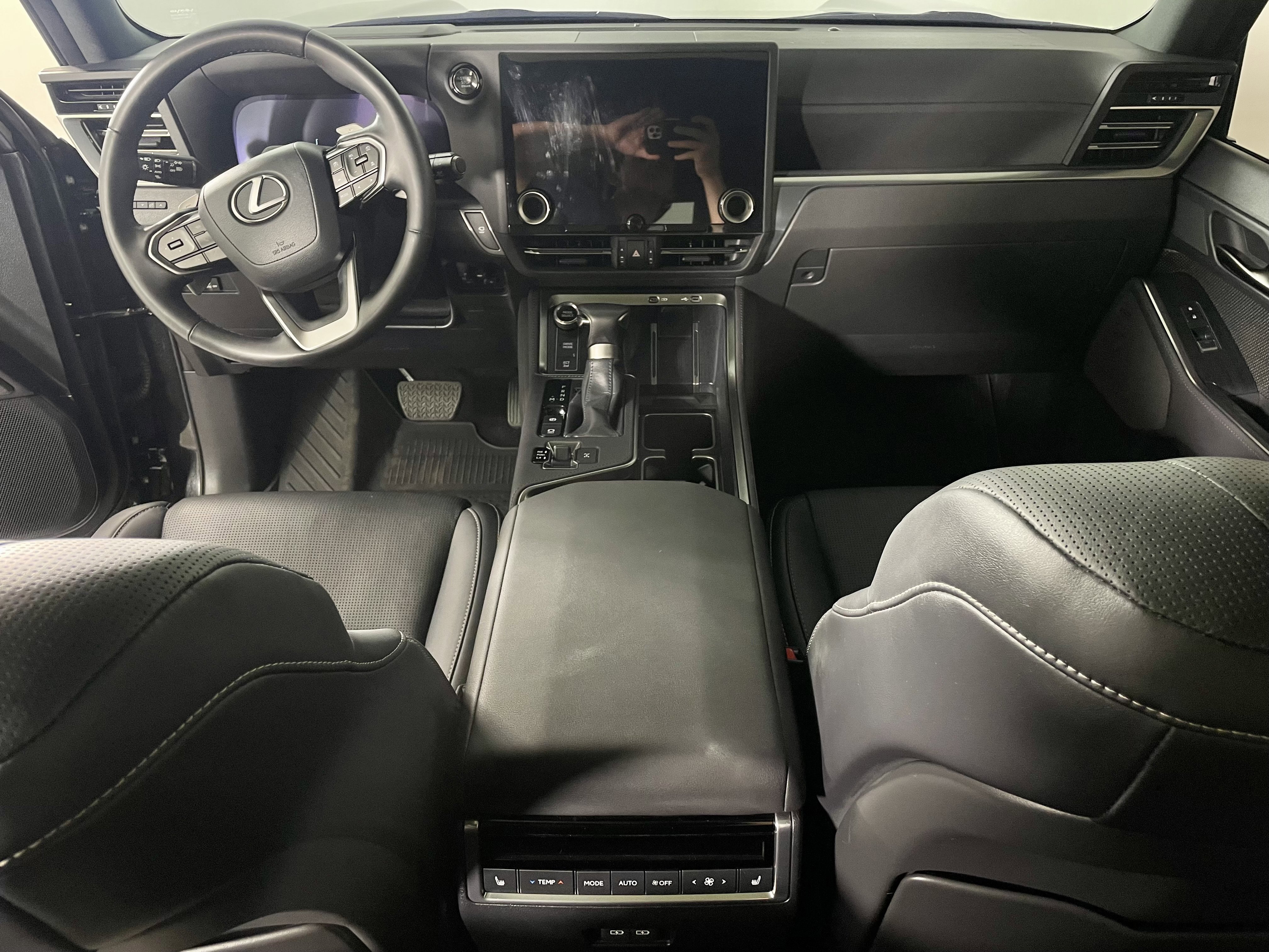 Used 2024 Lexus GX 550 w/ Accessory Package (Z1) image 24