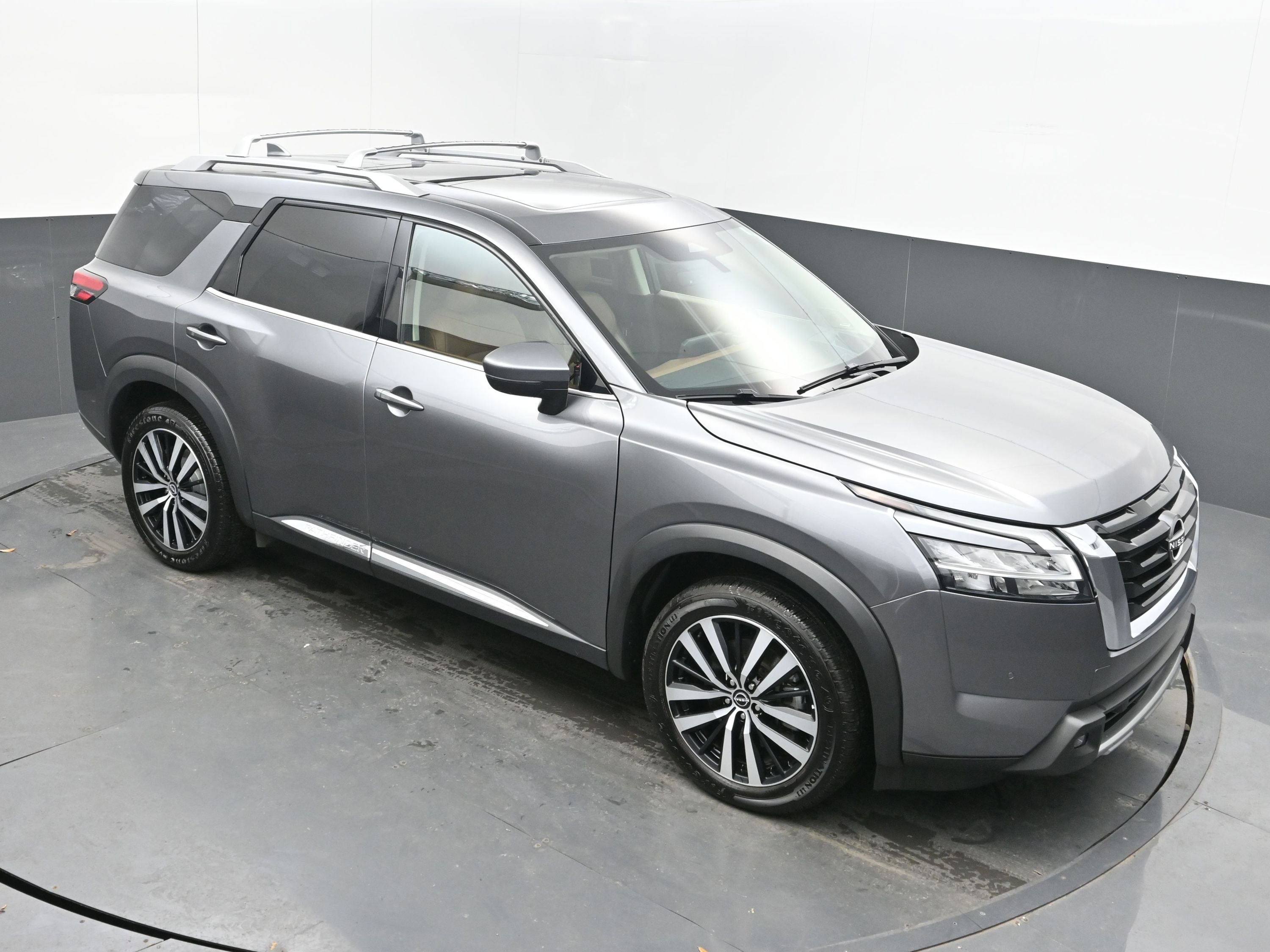 Used 2023 Nissan Pathfinder Platinum w/ Cargo Package image 30