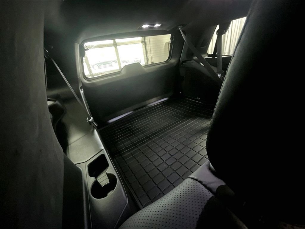 Used 2023 Cadillac Escalade Sport Platinum w/ LPO, ONYX Package AWD/4WD image 17