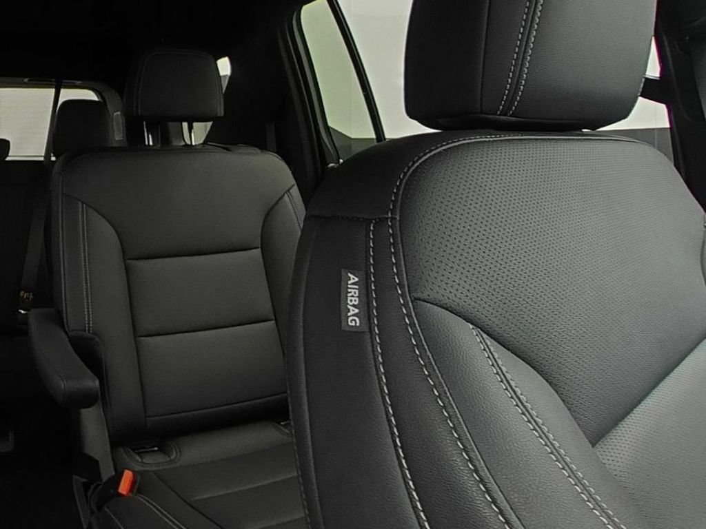Used 2026 Chevrolet Traverse LT AWD/4WD image 14