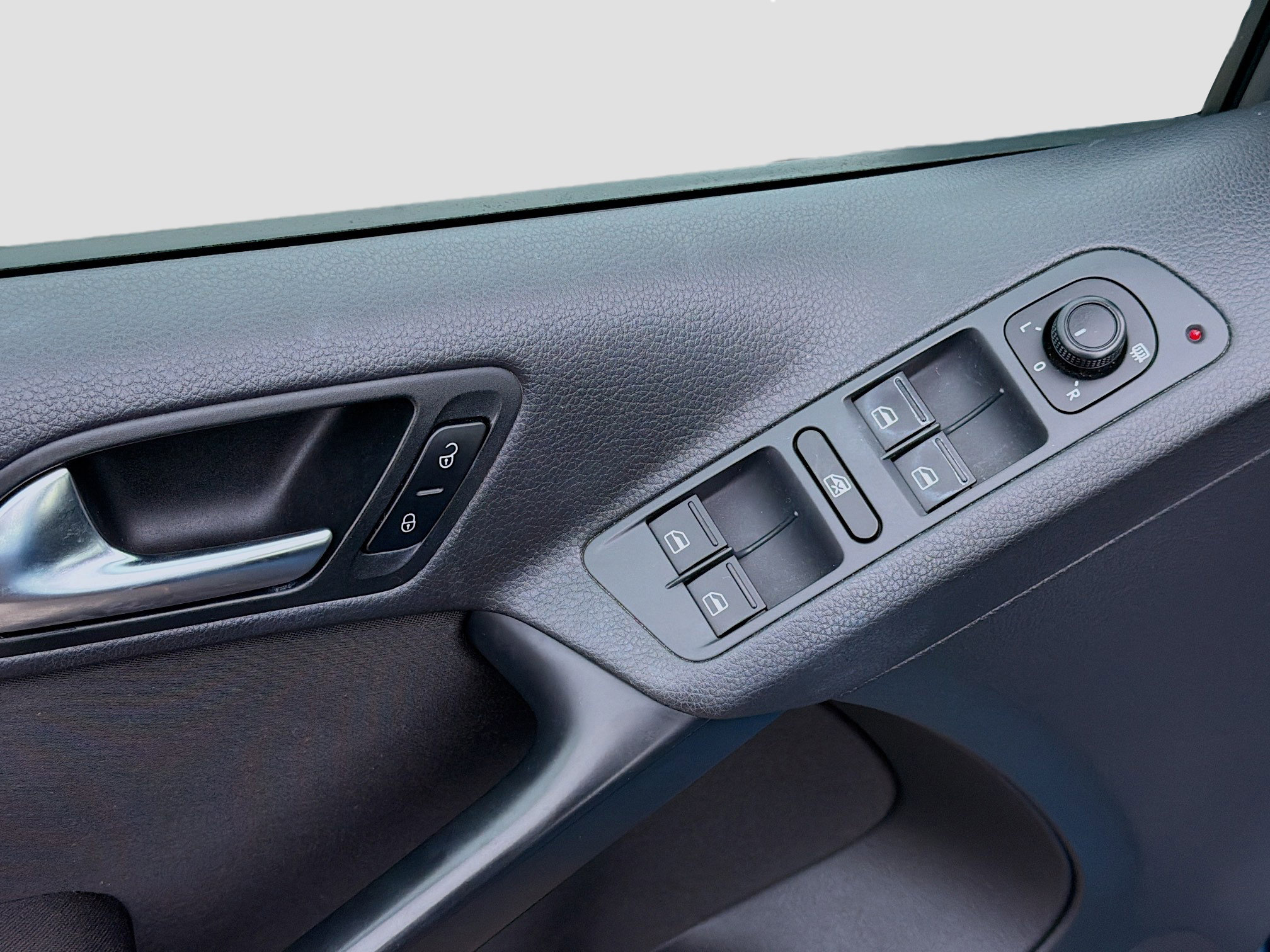 Used 2017 Volkswagen Tiguan Limited image 22