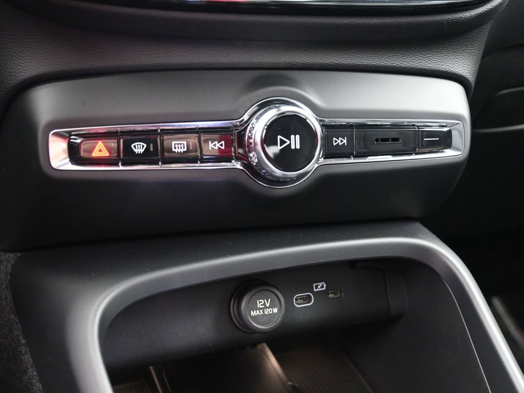 New 2026 Volvo XC40 B5 Ultra w/ Protection Package Premier image 15