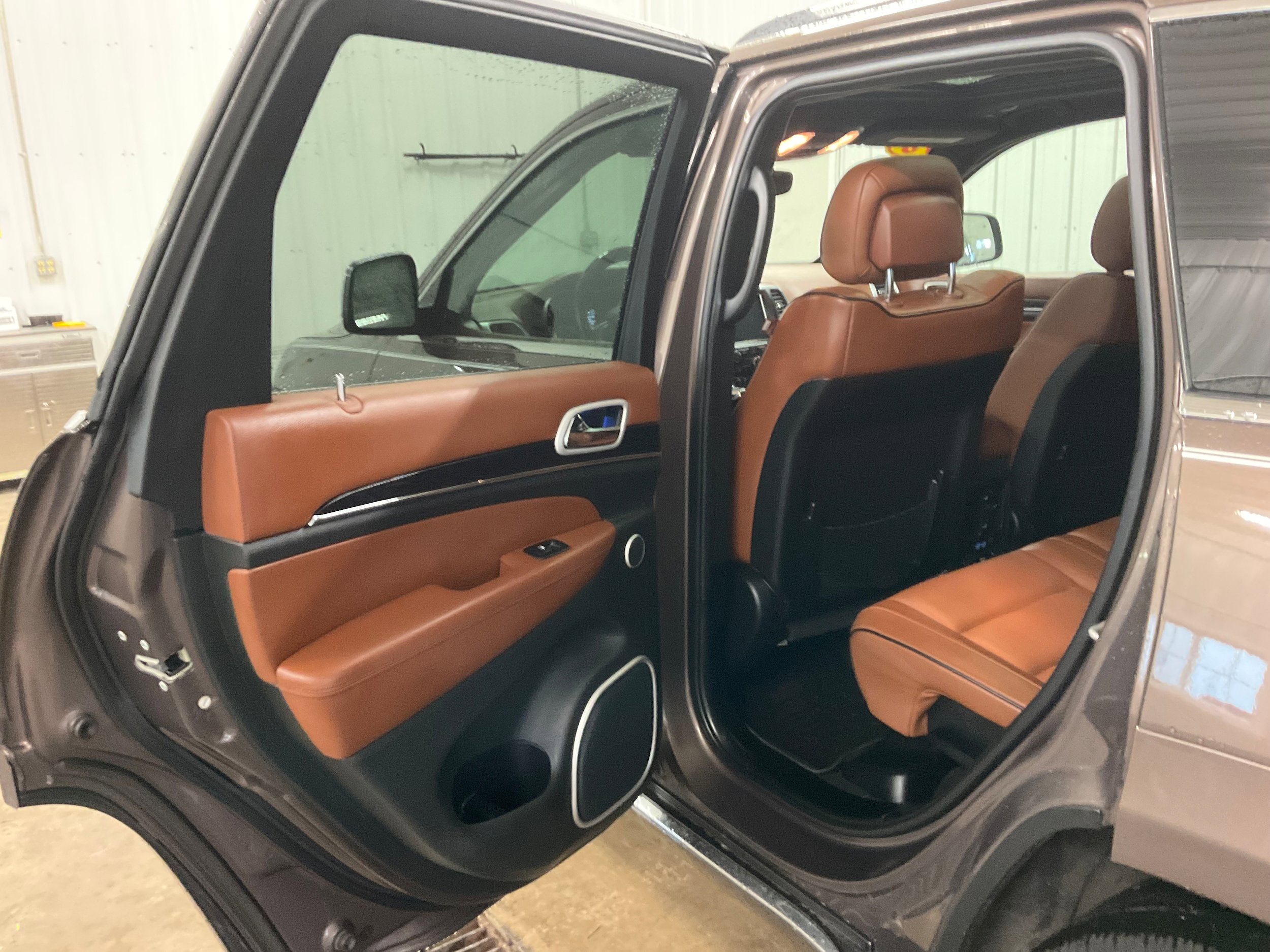 Used 2018 Jeep Grand Cherokee Summit AWD/4WD image 19