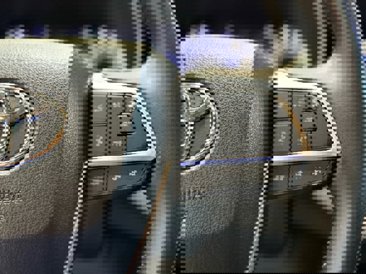 Used 2023 Toyota Highlander XLE image 16