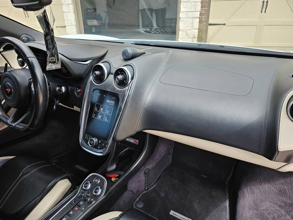 Used 2016 McLaren 570S Coupe RWD image 18