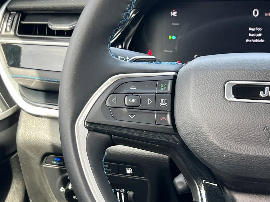 New 2023 Jeep Grand Cherokee Trailhawk w/ Advanced Protech Group II image 16