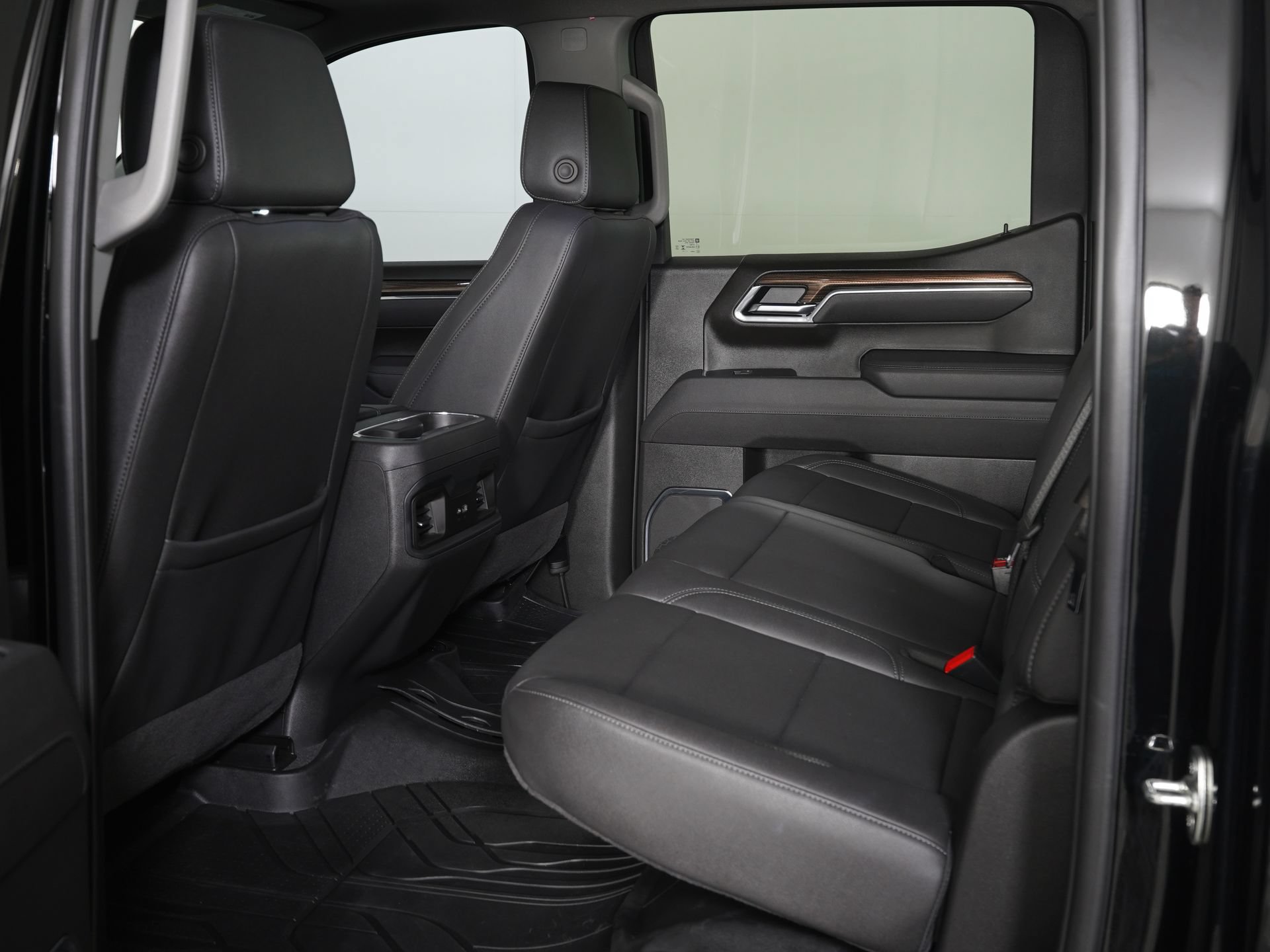 Used 2025 Chevrolet Silverado 1500 LT Trail Boss w/ Convenience Package II AWD/4WD image 11