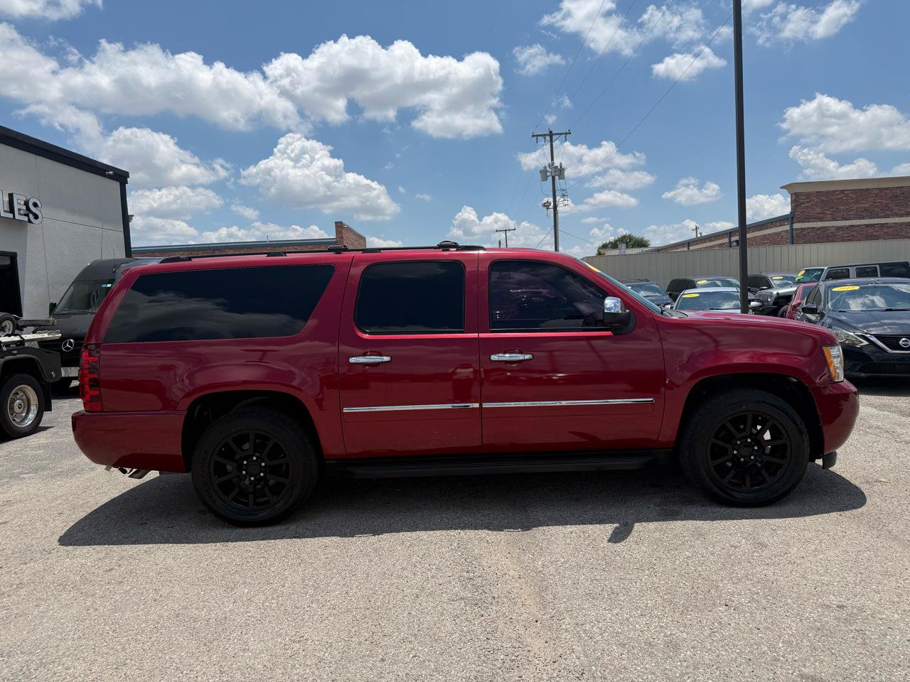 Used 2013 Chevrolet Suburban LTZ RWD image 5