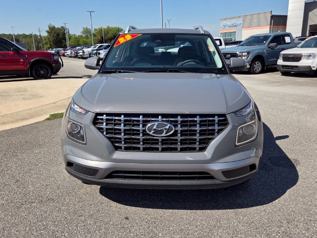 Used 2023 Hyundai Venue SEL w/ Cargo Package FWD image 2
