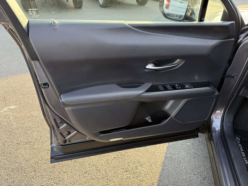 Used 2023 Lexus UX 250h F Sport w/ Accessory Package (Z2) image 12