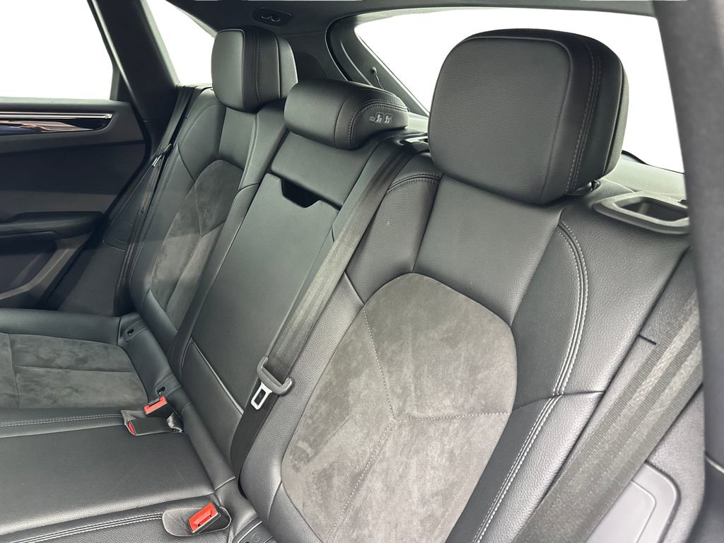 Used 2021 Porsche Macan image 33