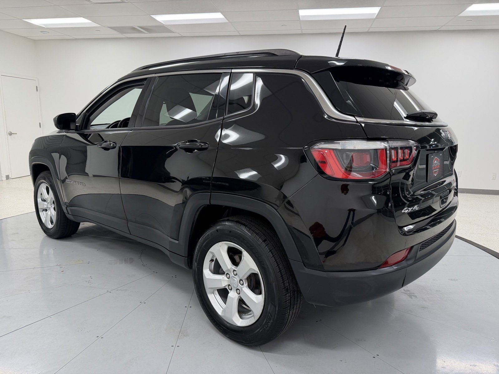 Used 2018 Jeep Compass Latitude image 5