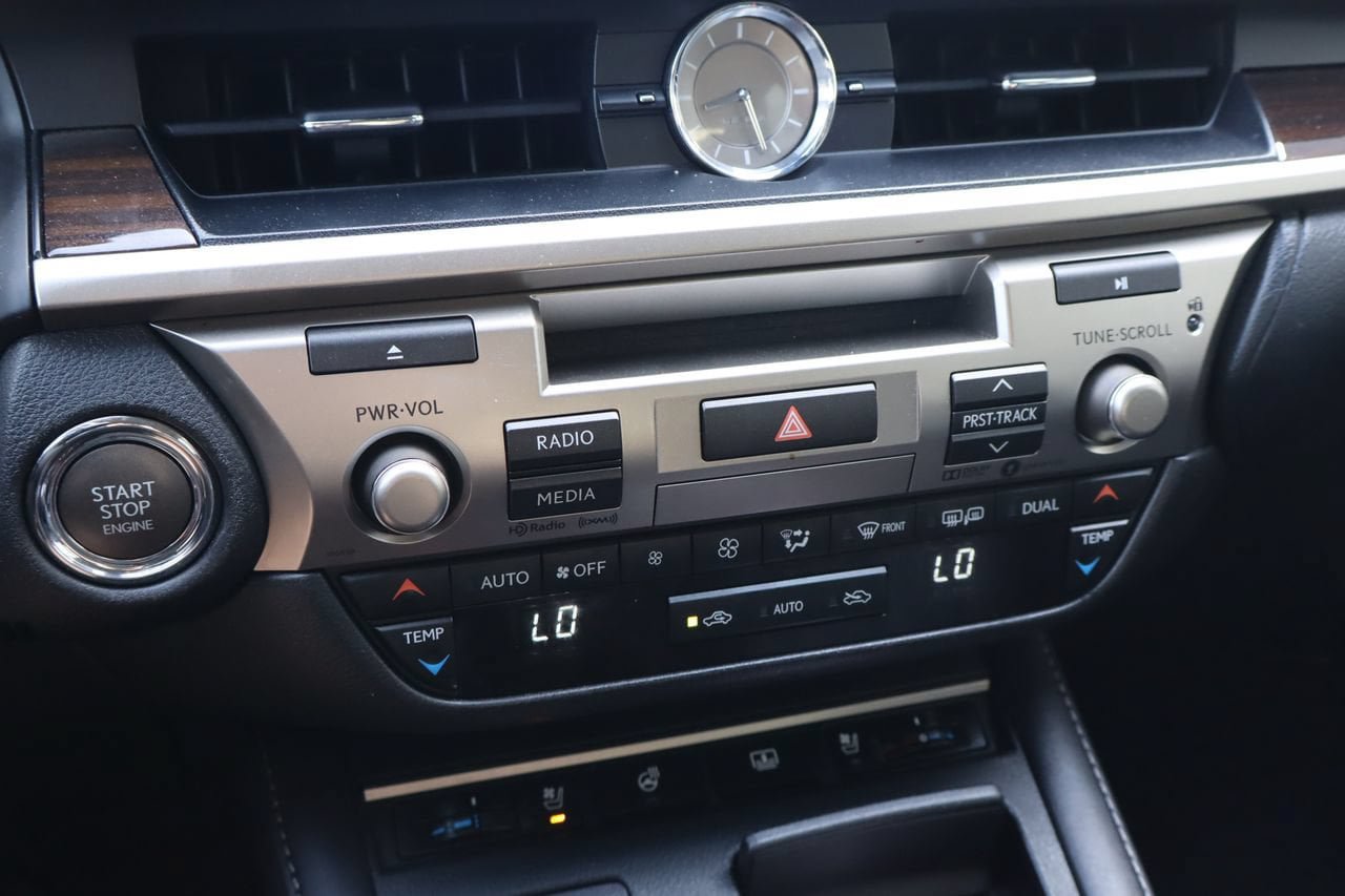 Used 2017 Lexus ES 350 w/ Luxury Package FWD image 25