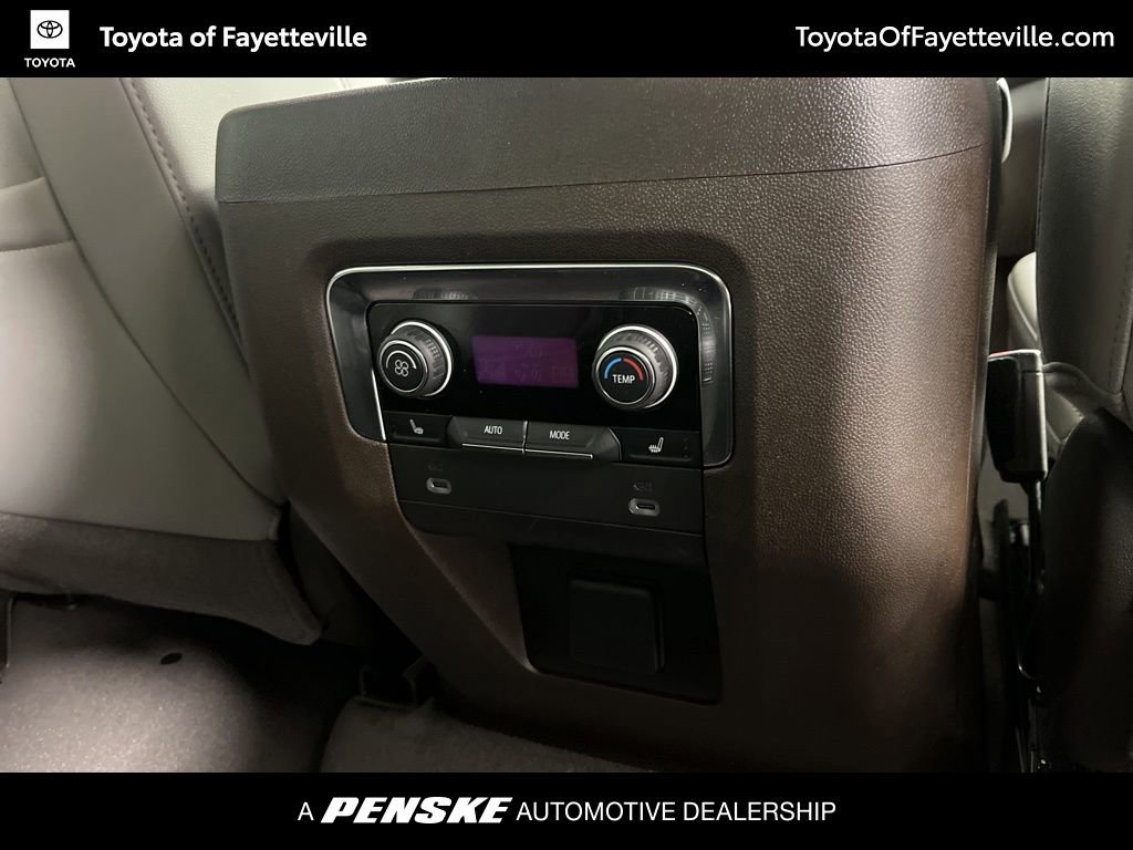 Used 2022 Chevrolet Tahoe Z71 w/ Luxury Package AWD/4WD image 9