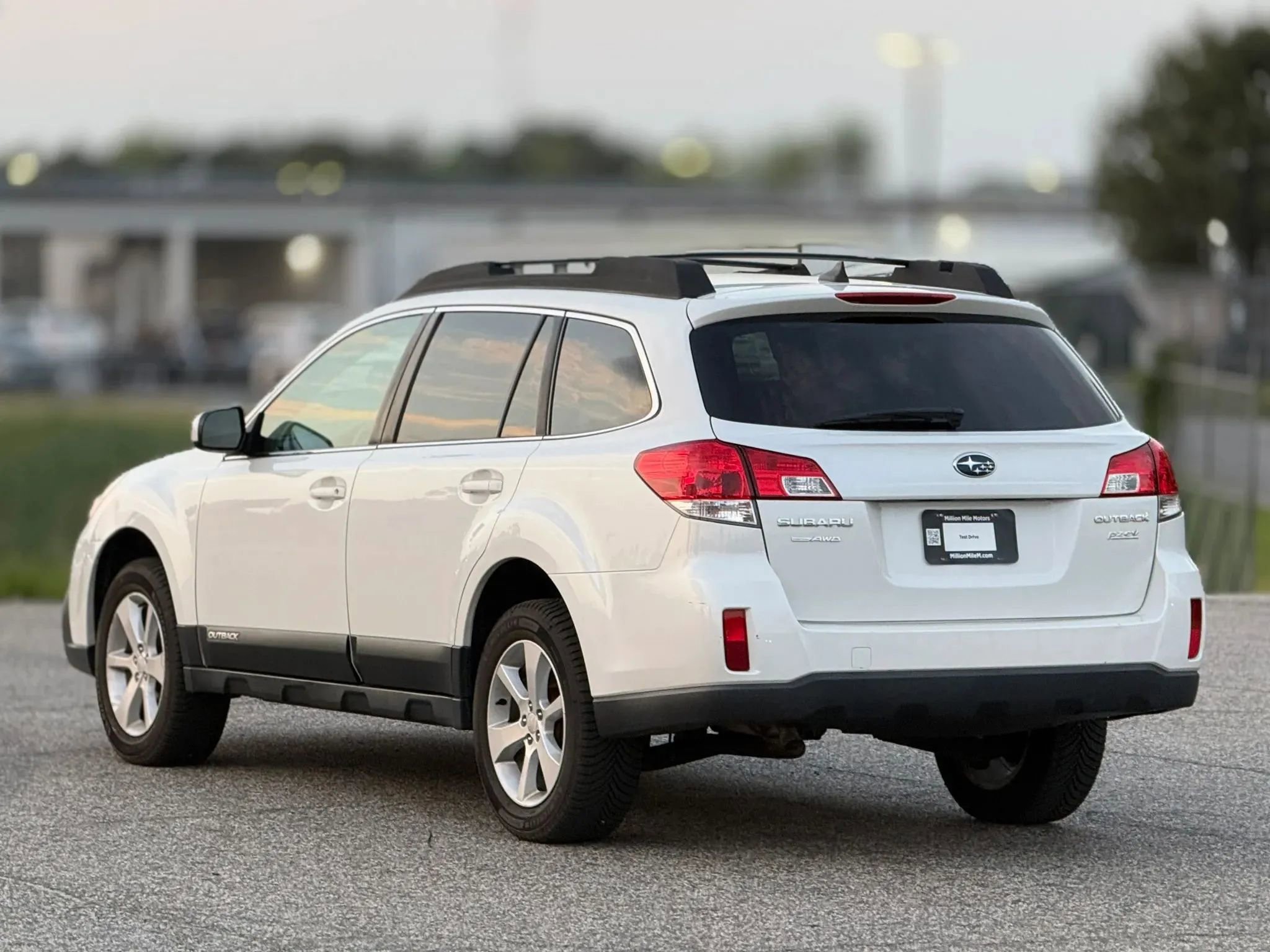 Used 2014 Subaru Outback 2.5i Premium AWD/4WD image 10