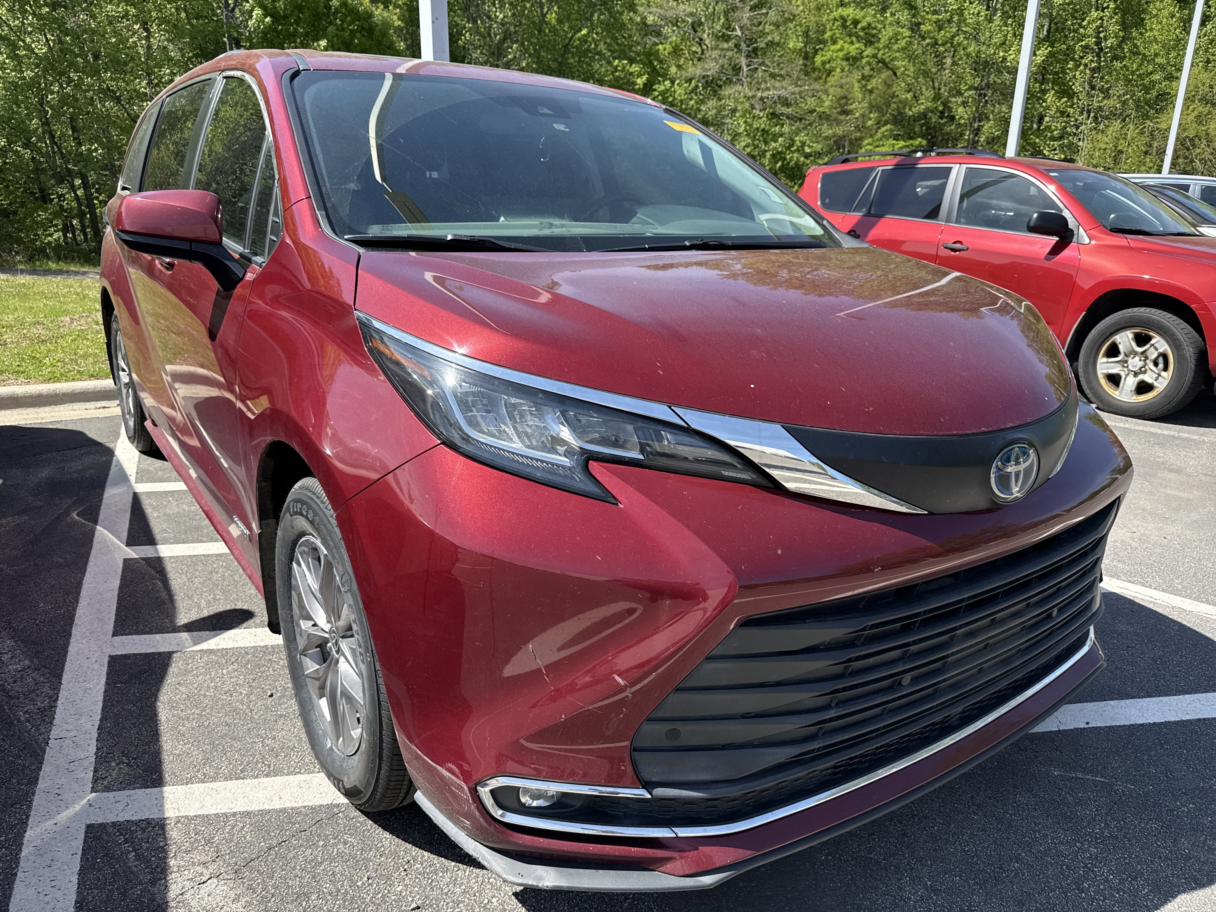 Used 2021 Toyota Sienna XLE image 38