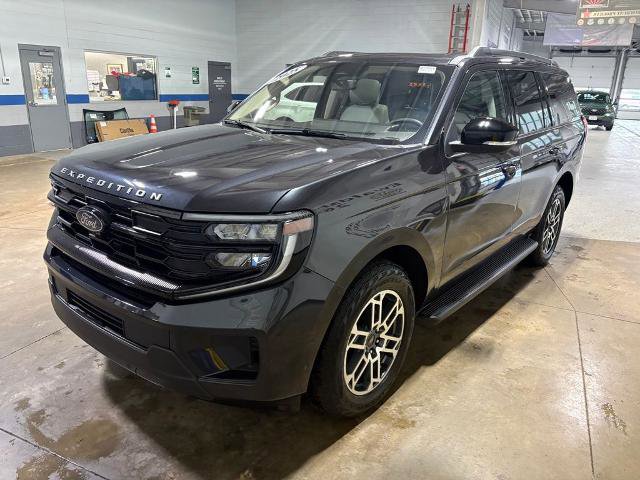 Certified 2025 Ford Expedition Active AWD/4WD image 4