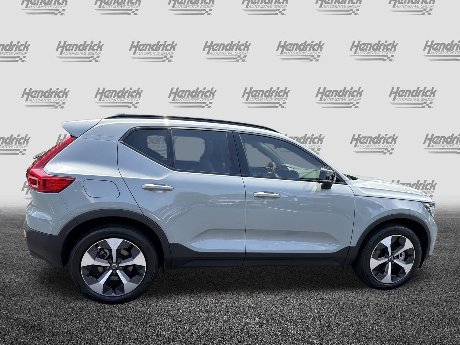 Certified 2024 Volvo XC40 B5 Plus AWD/4WD image 11