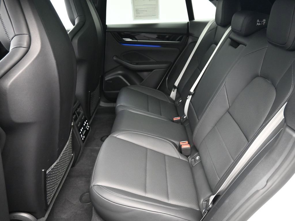 Certified 2025 Porsche Macan Electric image 7