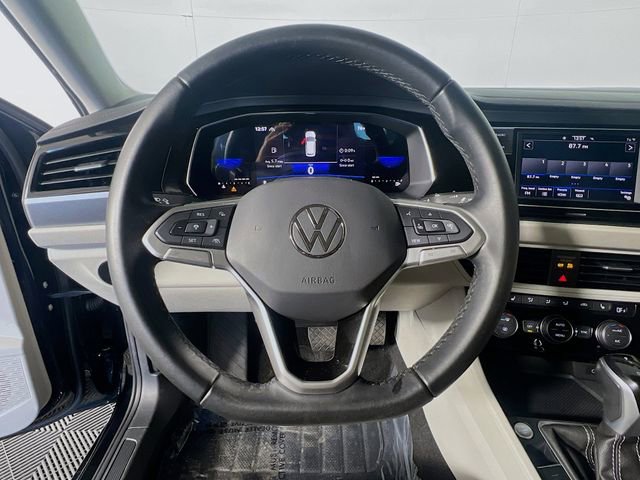 Used 2023 Volkswagen Jetta SE w/ Panoramic Sunroof Package FWD image 16