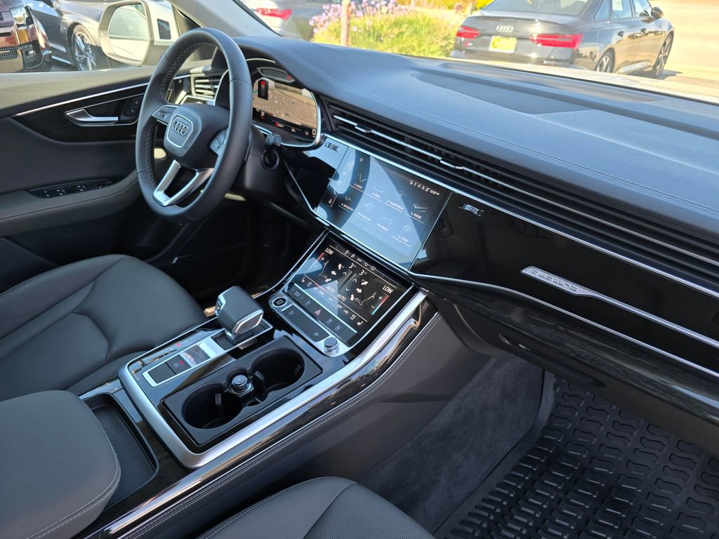Used 2024 Audi Q8 Premium Plus w/ Premium Plus Package image 11