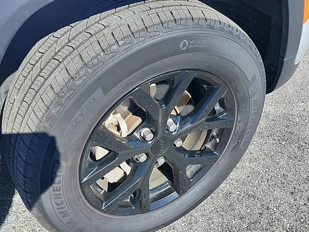 Used 2024 Jeep Grand Cherokee Altitude image 13