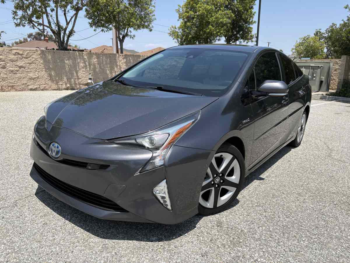 Used 2017 Toyota Prius Four Touring image 3